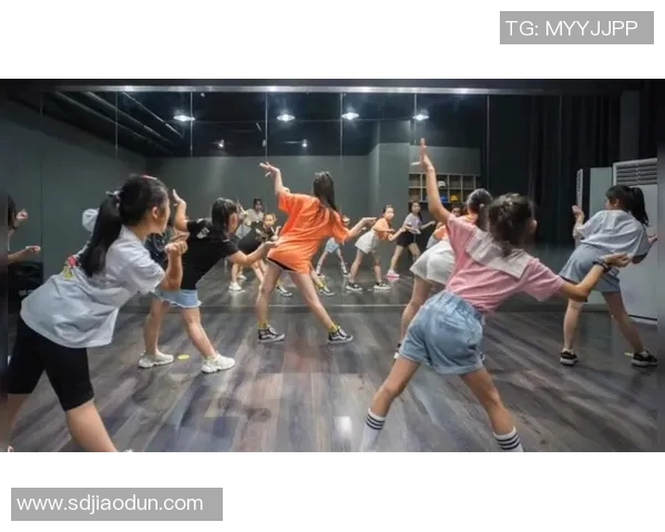 街舞梦想的追逐:上海街舞队奋斗历程的真实记录与感悟 街舞梦想的追逐:上海街舞队奋斗历程的真实记录与感悟